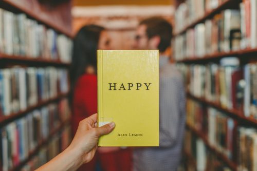 happyな表紙の本